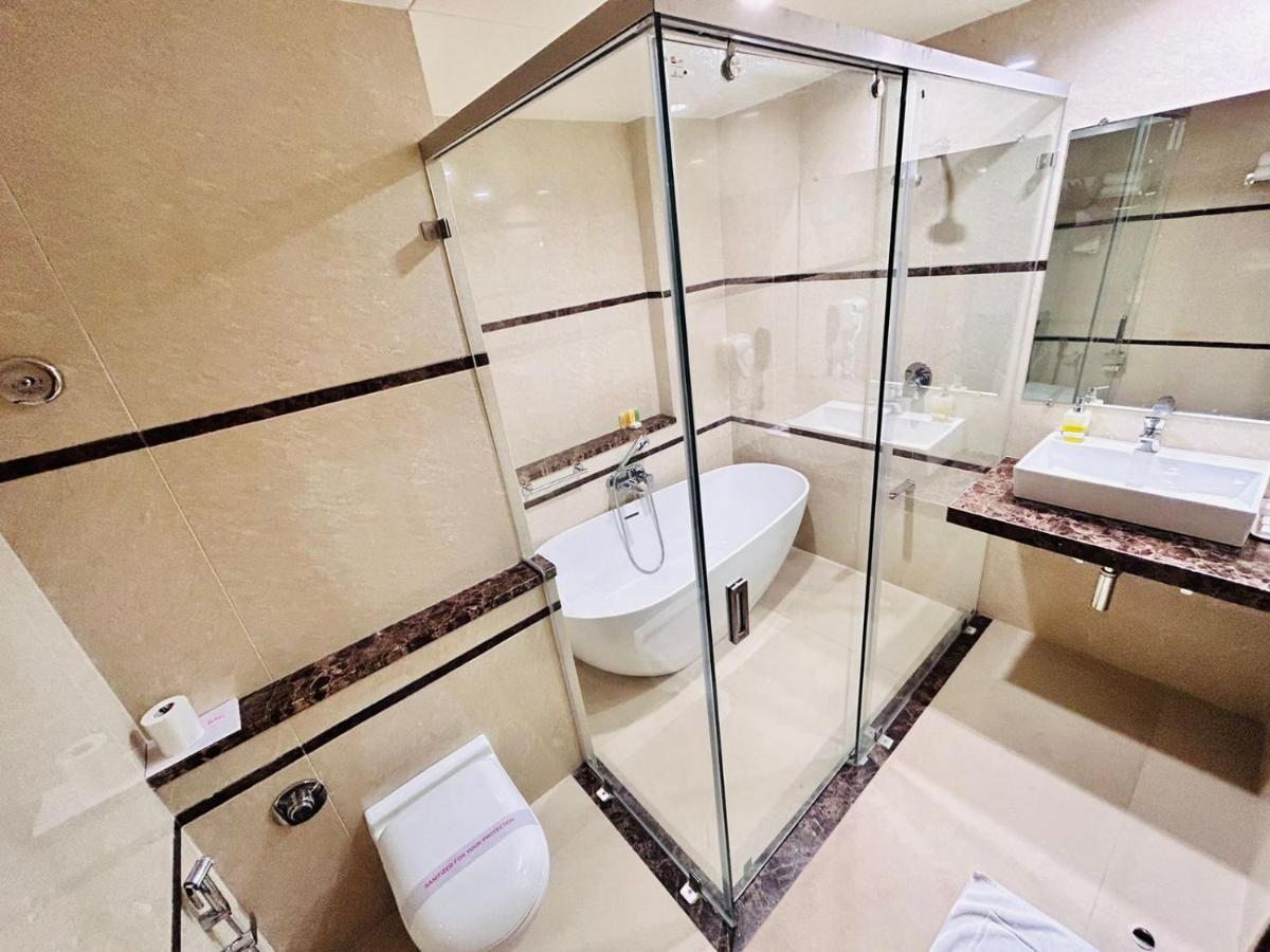 Boulevard 9 Luxury Resort & Spa Nadiad Bagian luar foto