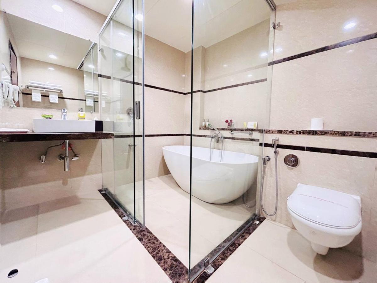 Boulevard 9 Luxury Resort & Spa Nadiad Bagian luar foto