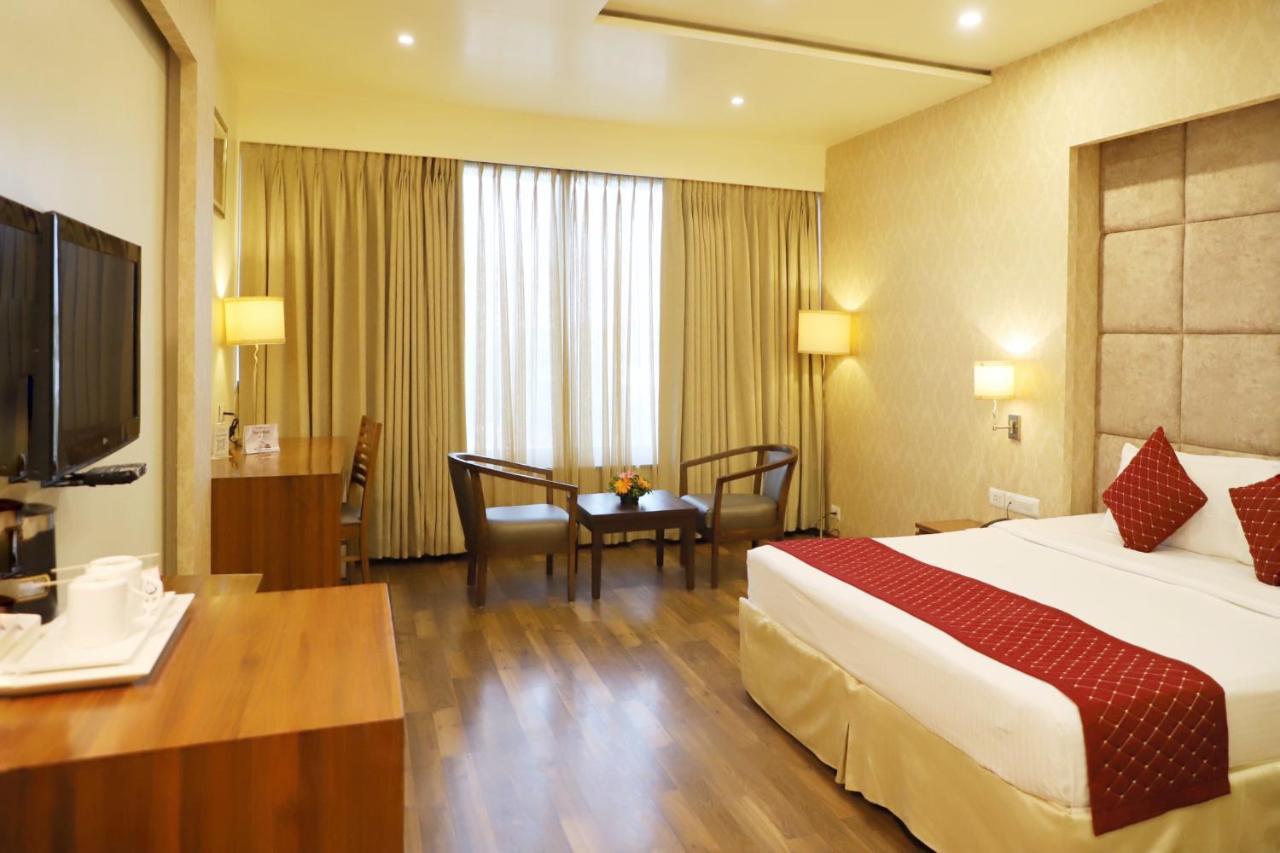 Boulevard 9 Luxury Resort & Spa Nadiad Bagian luar foto