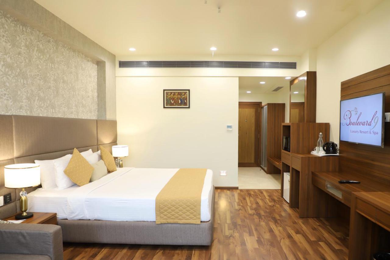 Boulevard 9 Luxury Resort & Spa Nadiad Bagian luar foto