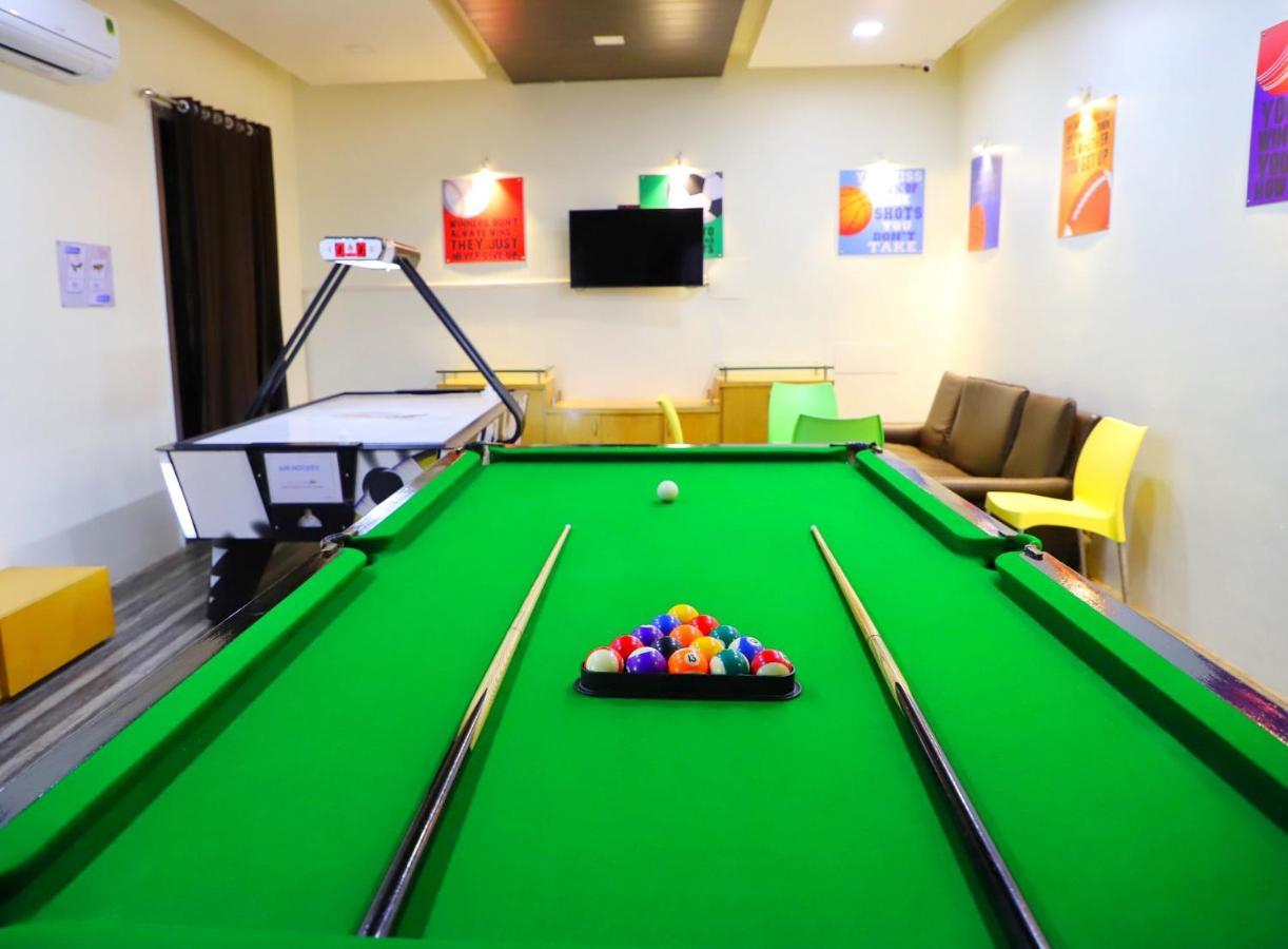 Boulevard 9 Luxury Resort & Spa Nadiad Bagian luar foto