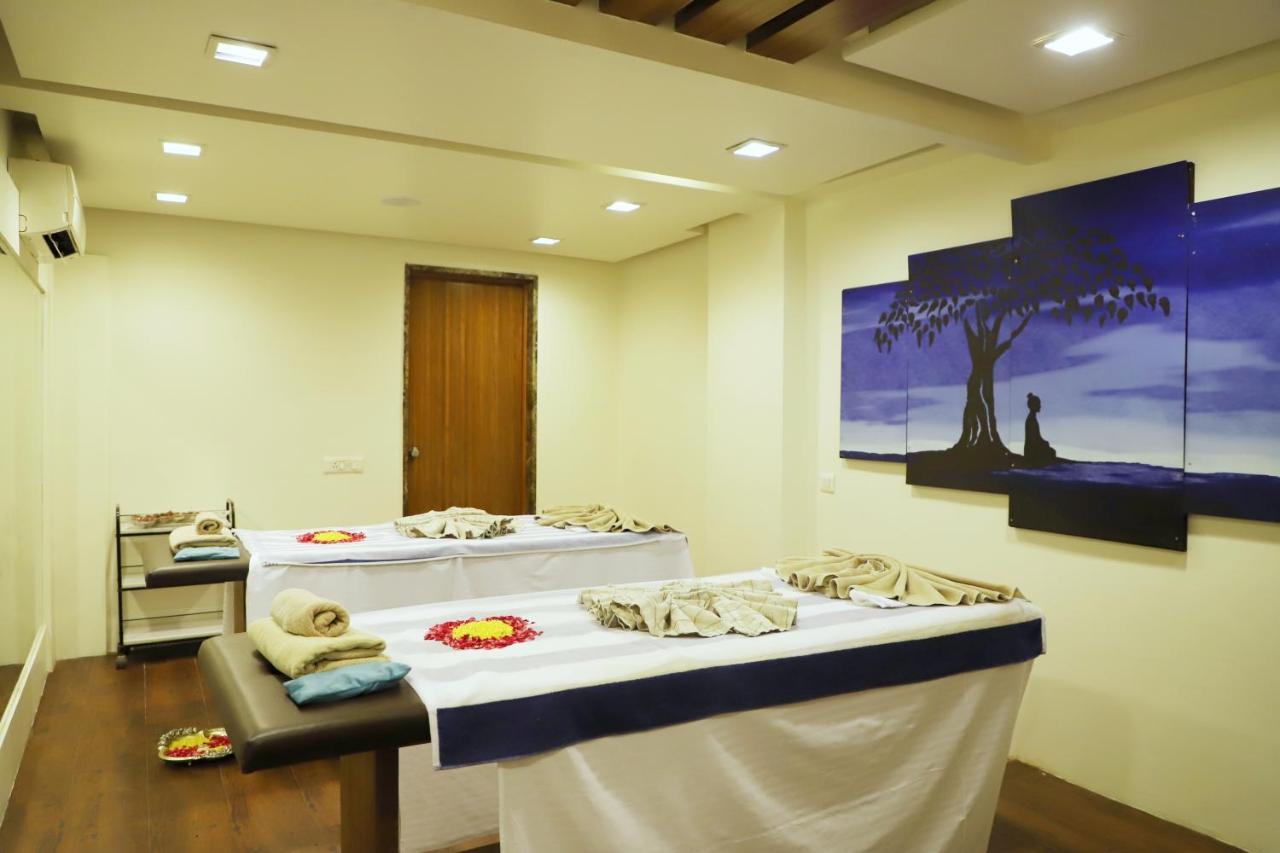 Boulevard 9 Luxury Resort & Spa Nadiad Bagian luar foto