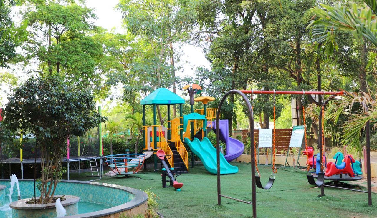 Boulevard 9 Luxury Resort & Spa Nadiad Bagian luar foto