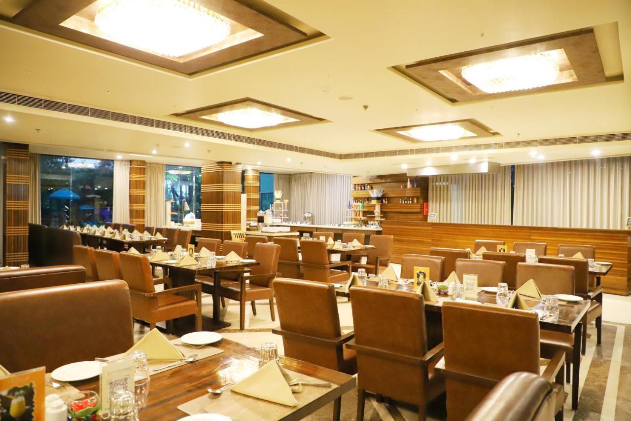 Boulevard 9 Luxury Resort & Spa Nadiad Bagian luar foto