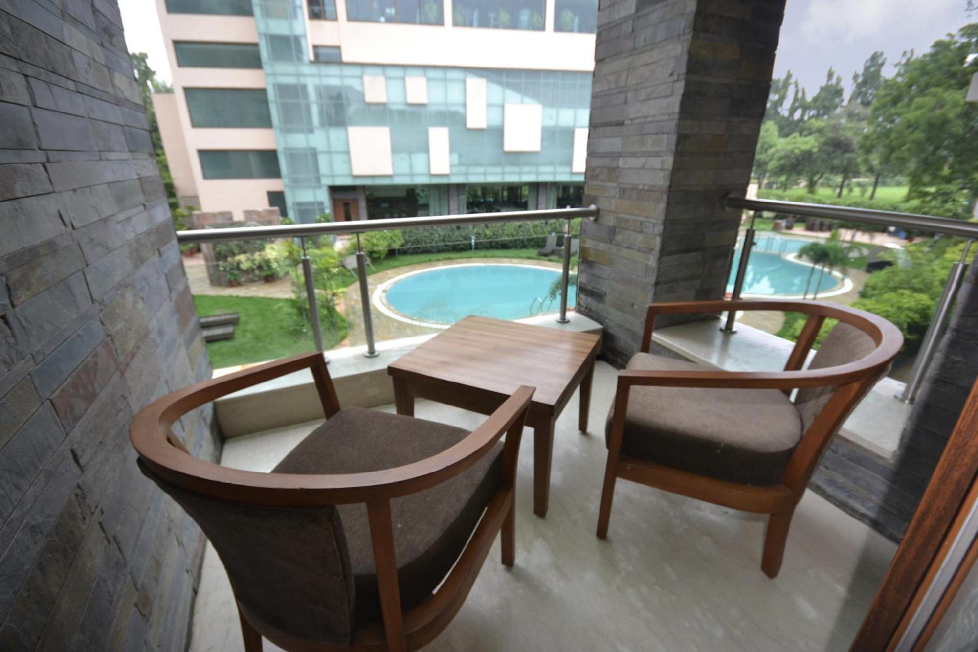 Boulevard 9 Luxury Resort & Spa Nadiad Bagian luar foto