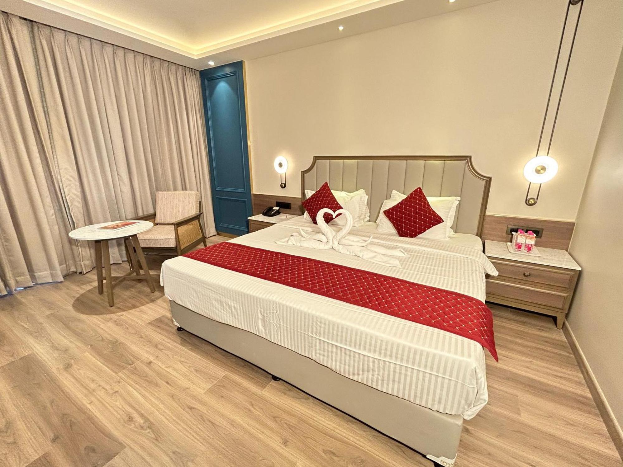Boulevard 9 Luxury Resort & Spa Nadiad Bagian luar foto