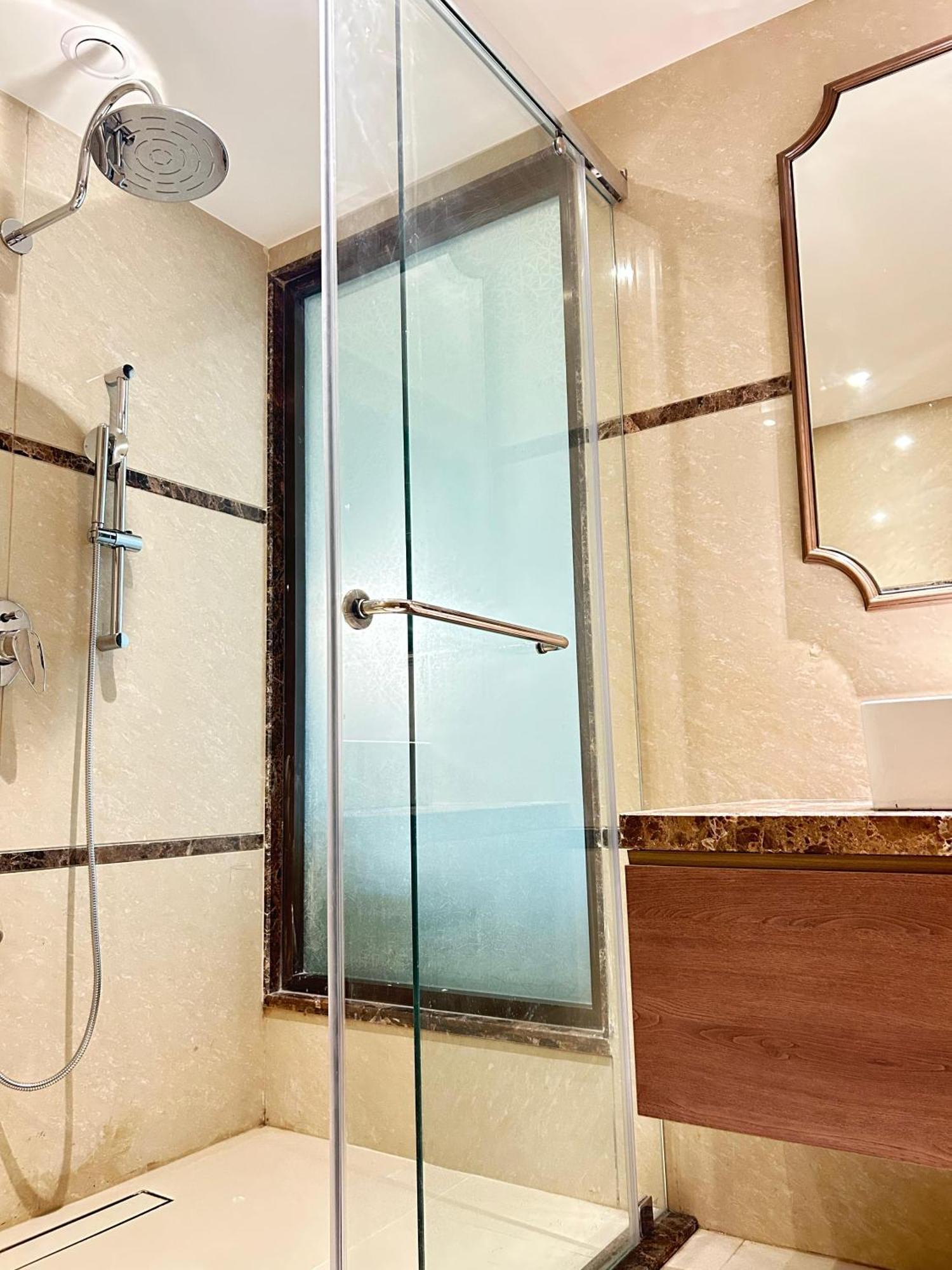 Boulevard 9 Luxury Resort & Spa Nadiad Bagian luar foto
