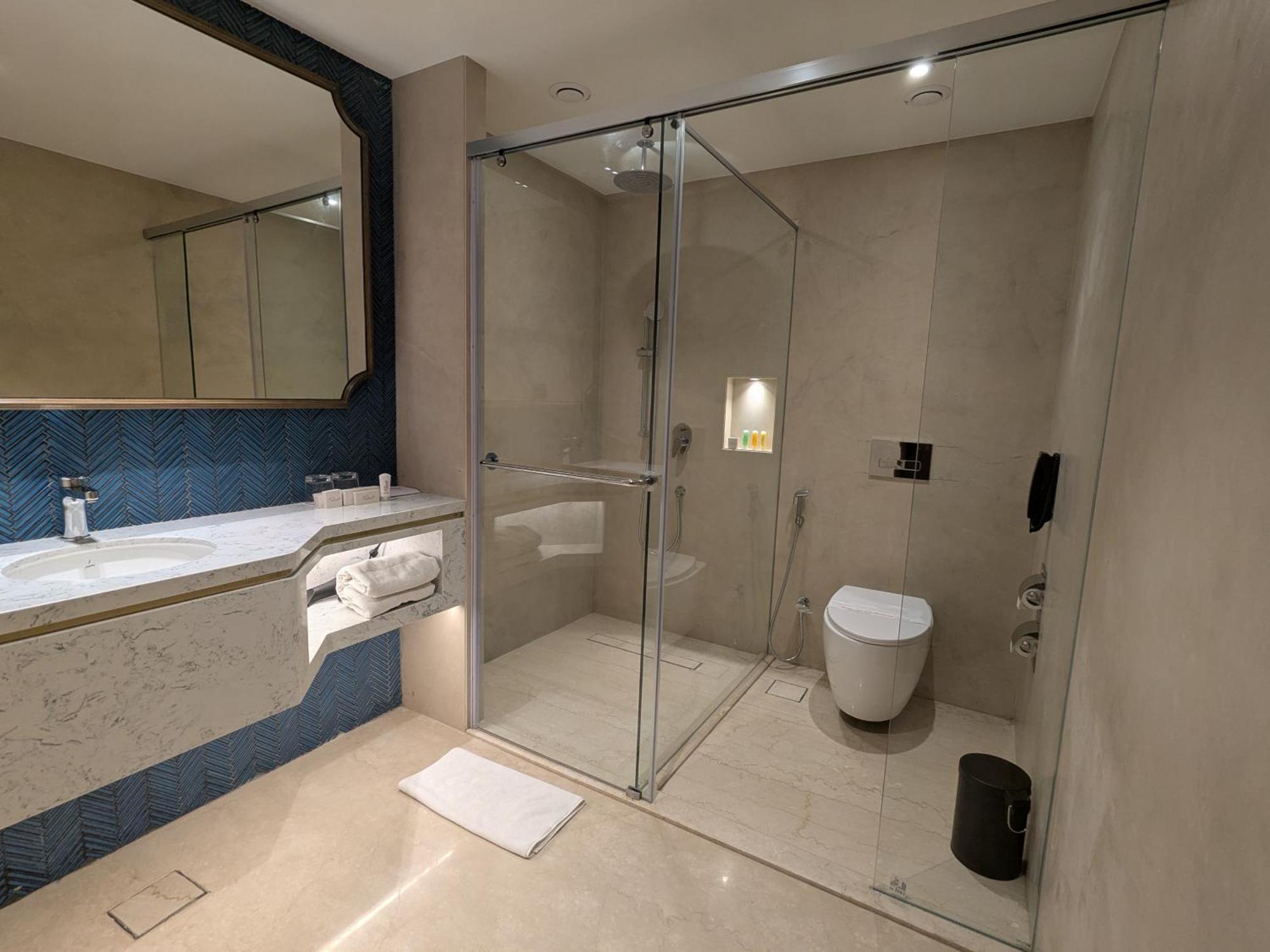 Boulevard 9 Luxury Resort & Spa Nadiad Bagian luar foto