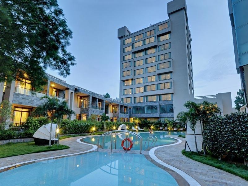 Boulevard 9 Luxury Resort & Spa Nadiad Bagian luar foto