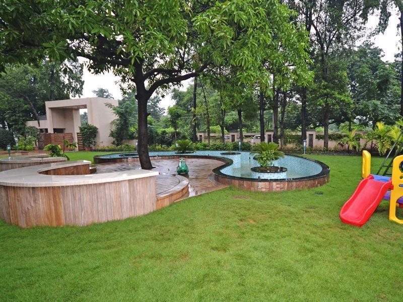 Boulevard 9 Luxury Resort & Spa Nadiad Bagian luar foto