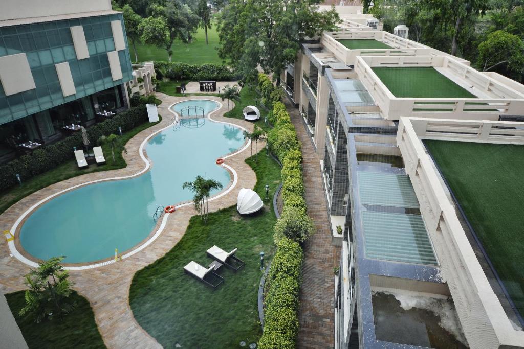 Boulevard 9 Luxury Resort & Spa Nadiad Bagian luar foto